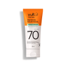 Protetor solar facial em embalagem plástica tubular de cor laranja e branca.