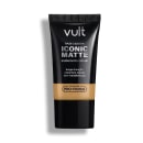 Bisnaga preta da marca Vult contendo Base Líquida Iconic Matte com acabamento natural, longa duração e cobertura média, sem transferência e com Tecnologia Pro-Finish.
