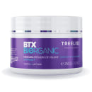 Máscara capilar redutora de volume da linha BTX Biorganic da marca TreeLiss Profissional. Rótulo roxo com detalhes em branco e azul turquesa. Contém 250g/8,8oz. Enriquecida com arginina, vegetal e ácido láctico, conforme indicado no rótulo.