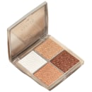 Paleta de iluminadores da marca Alyce Gontijo. São quatro cores com um acabamento metalizado. Branco, marrom e dois tons de cobre.