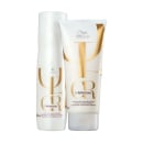 Dois produtos da linha Oil Reflections da Wella Professionals: um frasco de shampoo e um tubo de condicionador, ambos com embalagens brancas e detalhes dourados, exibindo o nome da linha.