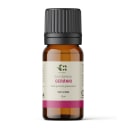 Frasco de óleo essencial de gerânio da marca Yayá Natural, com 10ml de volume, embalagem de vidro âmbar e tampa preta com ranhuras, rótulo branco com informações sobre o produto.