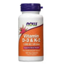 Este é um suplemento vitamínico da marca Now Foods. O produto vem em uma embalagem plástica branca com tampa roxa. A embalagem exibe o logotipo Now e indica a combinação de Vitamina D-3 e K-2, com dosagens de 1.000 UI e 45 mcg, respectivamente.