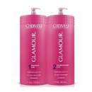 Dois frascos de produtos Cadiveu Professional, um de shampoo e outro de condicionador, ambos na cor rosa vibrante com rótulos destacando a linha "Glamour". Os frascos possuem pump.
