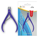 Alicate para cutículas da marca NYBC Beauty. Possui um design compacto e ergonômico, com empunhadura roxa e detalhes em preto. O alicate é projetado para cuidados com as cutículas, proporcionando uma solução prática e eficiente para a beleza das unhas.