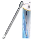 Trata-se de uma espátula de aço inoxidável com textura estriada, com o nome "NYBC" impresso em letras grandes.