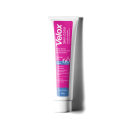 Tubo de base facial tonalizante com fotoprotetor Velox Skin Color, com FPS 60 e PPD 20, contendo ativos como Alantolna, Ácido Hialurônico e Vitamina E, em embalagem branca e rosa.