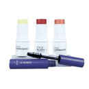 Três produtos de maquiagem da marca Le Moritz: um stick hidratante, um blush em tom terracota e um iluminador em tom rosado, todos em embalagens brancas com rótulos impressos.