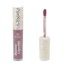 Batom líquido matte Bitarra Beauty em embalagem com estampa de corações dourados.