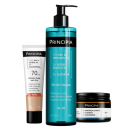 Três produtos da marca Principia: protetor solar em tubo, gel de limpeza em frasco com bomba e creme hidratante em pote. Embalagens em cores preto e azul turquesa, com informações sobre os ingredientes e benefícios dos produtos.
