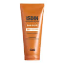 Bisnaga laranja de Body Glow Fotoprotector ISDIN FPS 30 com acabamento luminoso e firming booster, texto em preto e branco na embalagem.