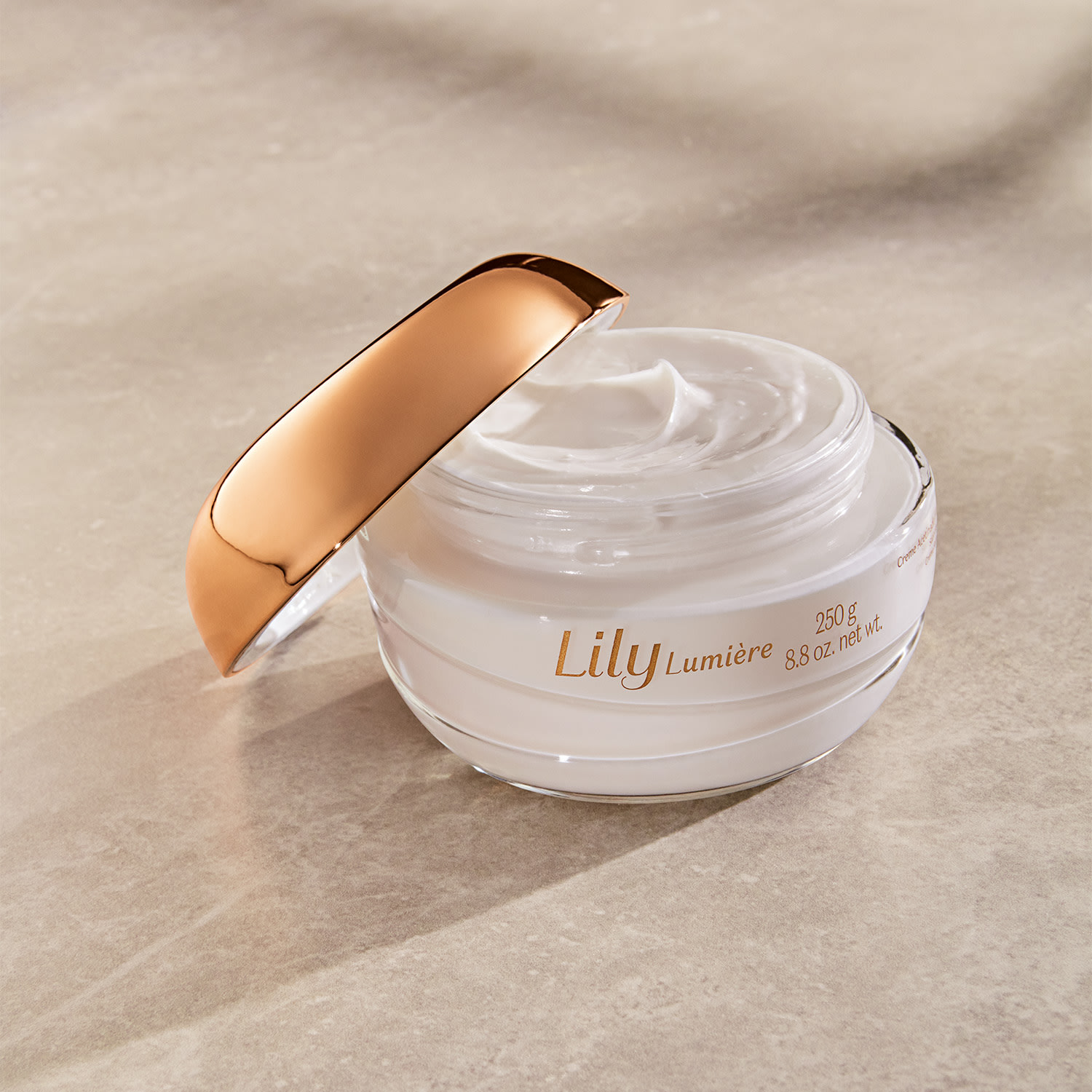 Creme Acetinado Hidratante Desodorante Corporal Lily Lumière 250g