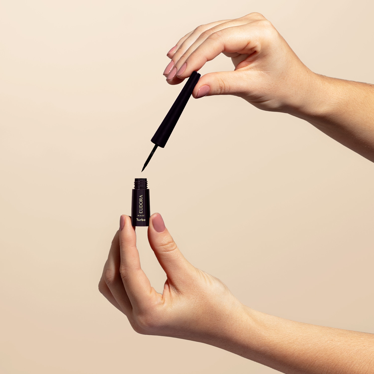 Delineador Líquido Para Olhos Preto Essencial Eudora Make 2,5ml 5