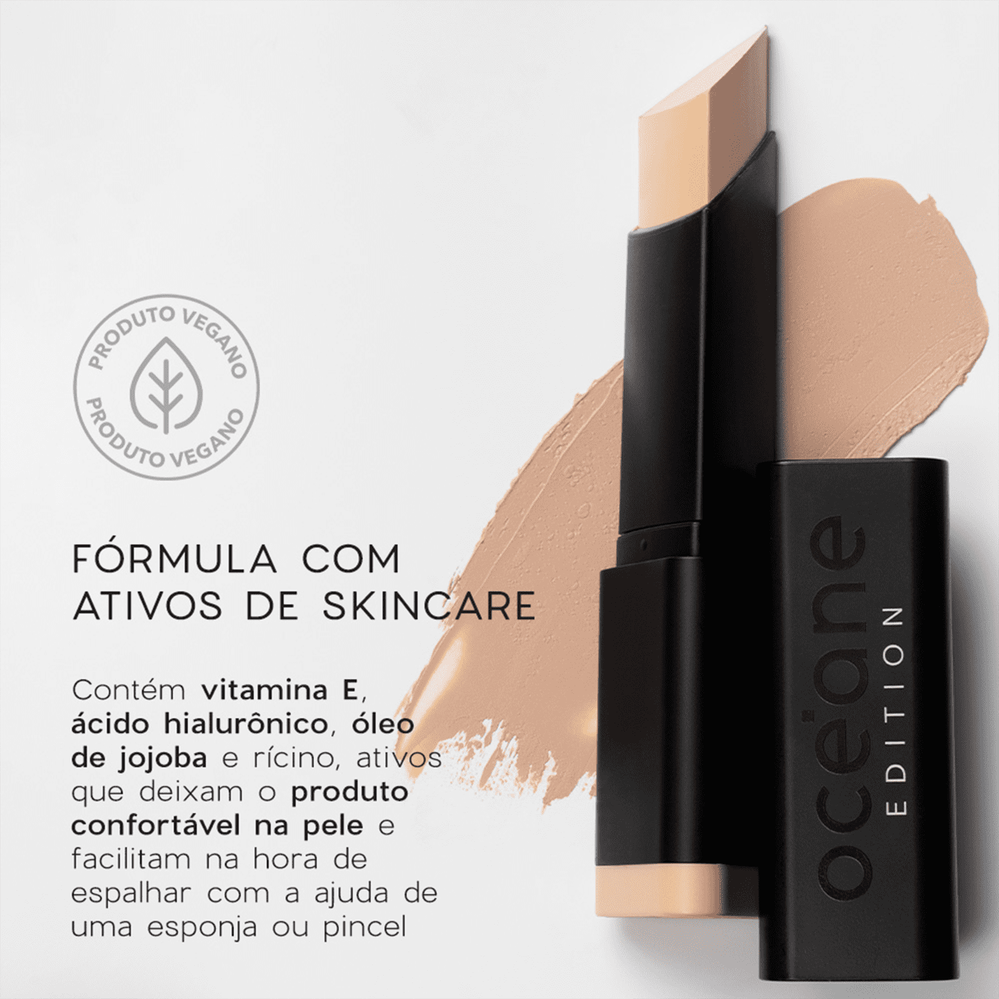 A imagem mostra a Base Océane Edition Foundation Stick em formato de bastão. Ao lado um texto descreve: "Fórmula com ativos de skincare" com vitamina E, ácido hialurônico, óleos vegetais, que prometem conforto na pele e facilidade na aplicação.