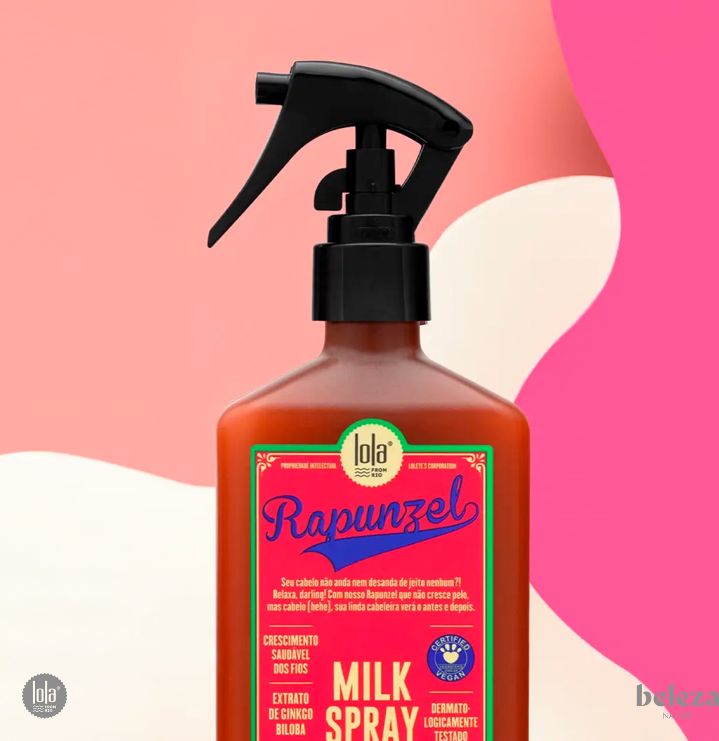 Frasco de spray de leite da marca Lola From Rio, com rótulo rosa e verde destacando a fórmula natural e vegana do produto. O frasco possui um gatilho preto e contém 250 ml do produto.