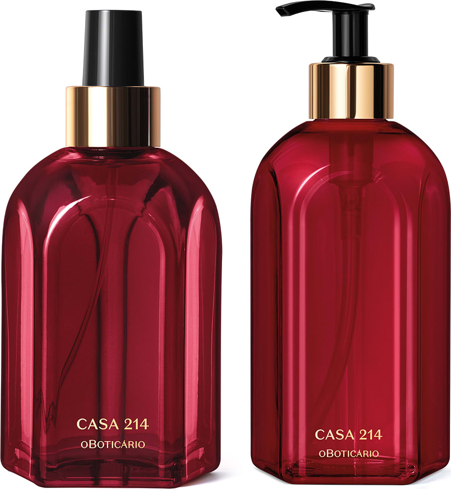 Dois vidros na cor vinho com detalhe dourado e tampa preta da marca Casa 214 Gardênia Imperial, sendo um de 400ml com tampa dosadora de sabonete líquido e outro de 250ml com tampa spray de aromatizador de ambiente.