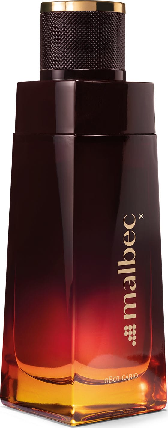 Perfume em frasco de vidro âmbar gradiente, com tons que vão do vermelho escuro ao laranja claro. O frasco tem formato retangular com cantos arredondados e tampa dourada perfurada. No frasco está impresso o nome "malbec" em letras douradas.