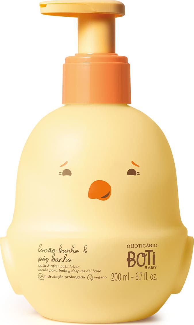 Frasco em forma de passarinho amarelo com detalhes laranjas, tampa laranja e bomba dosadora amarela, contendo 200ml de loção hidratante banho e pós banho da marca Boti Baby.