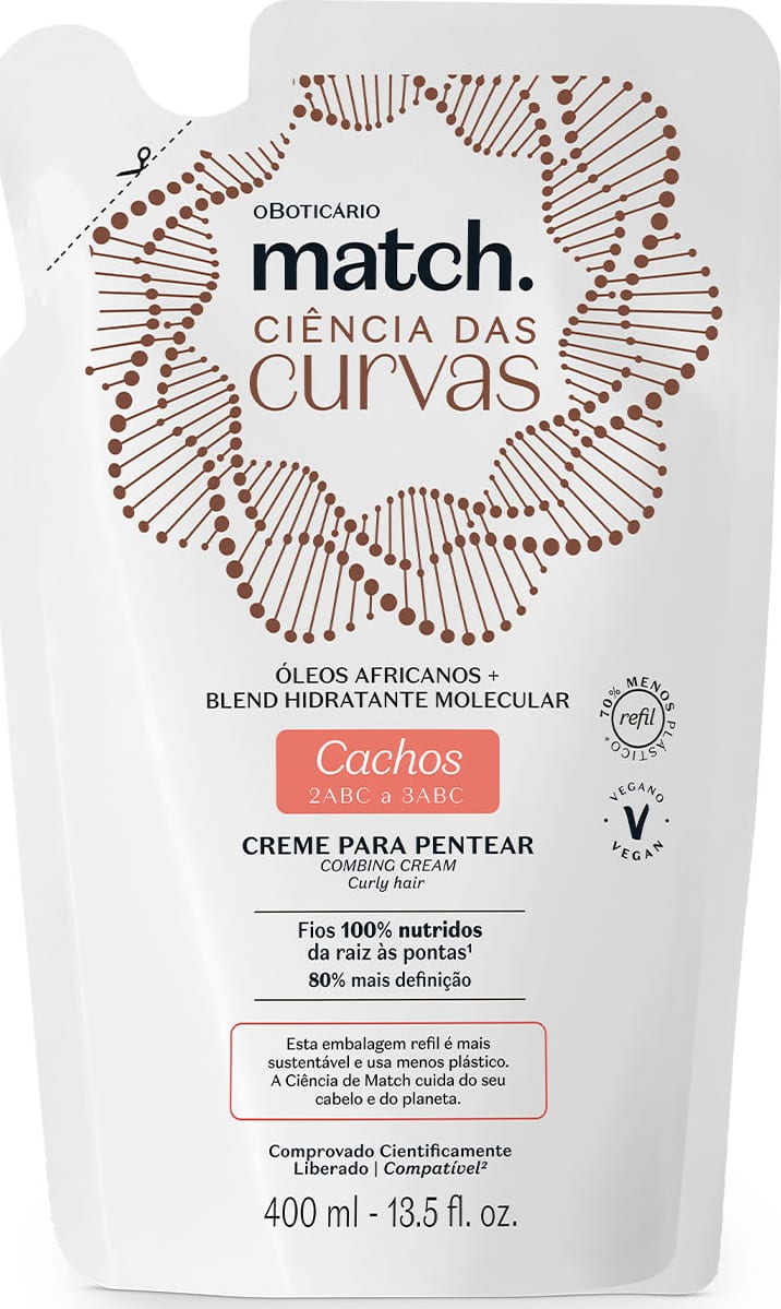 Refil de creme para pentear para cabelos cacheados Match Ciência das Curvas em sachê branco com letras marrons e detalhes laranjas.