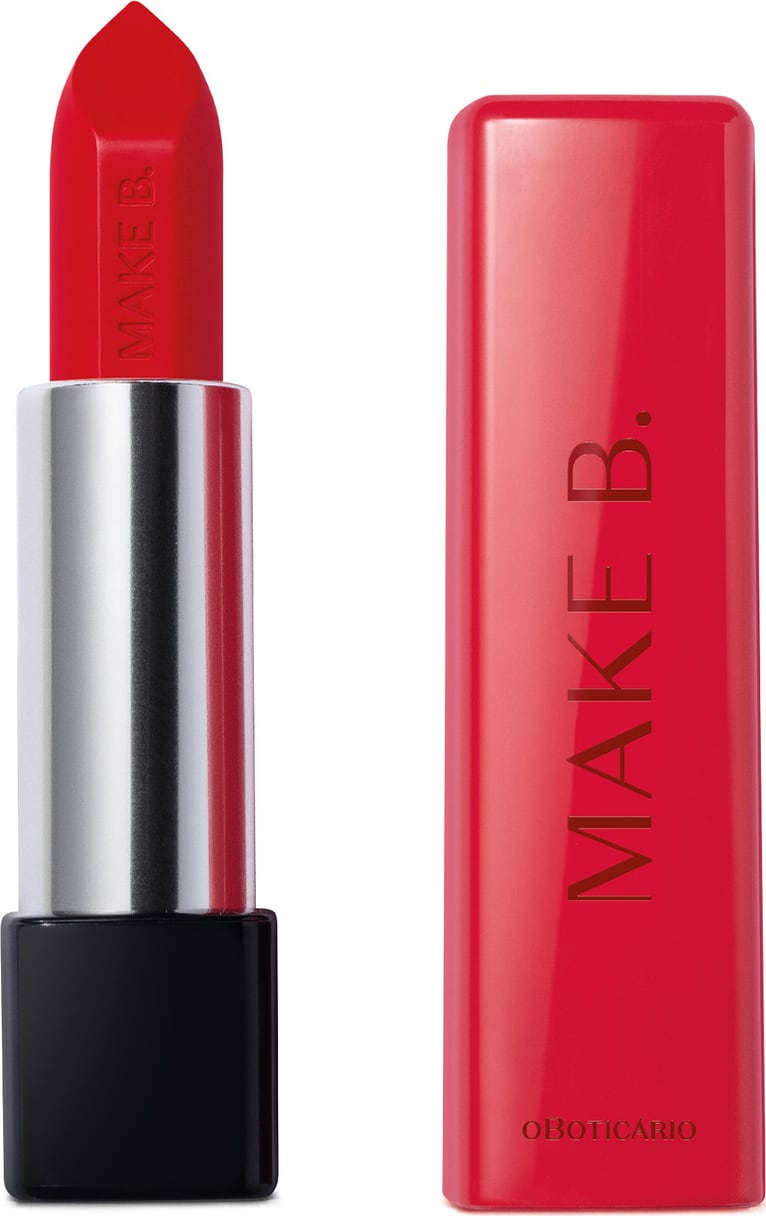 Batom vermelho Red Cherry cremoso Make B. Cereja Rouge em tudo preto e prata com tampa vermelha com a marca gravada.