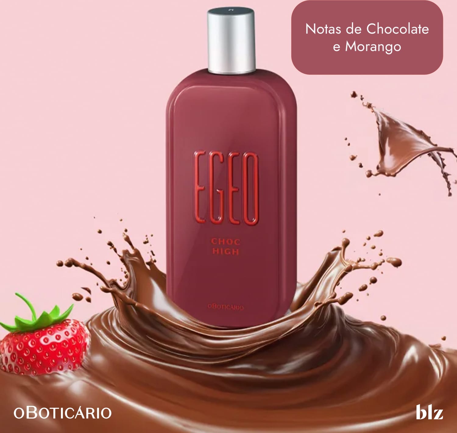 Frasco do perfume mergulhado em uma poça de chocolate com morangos.