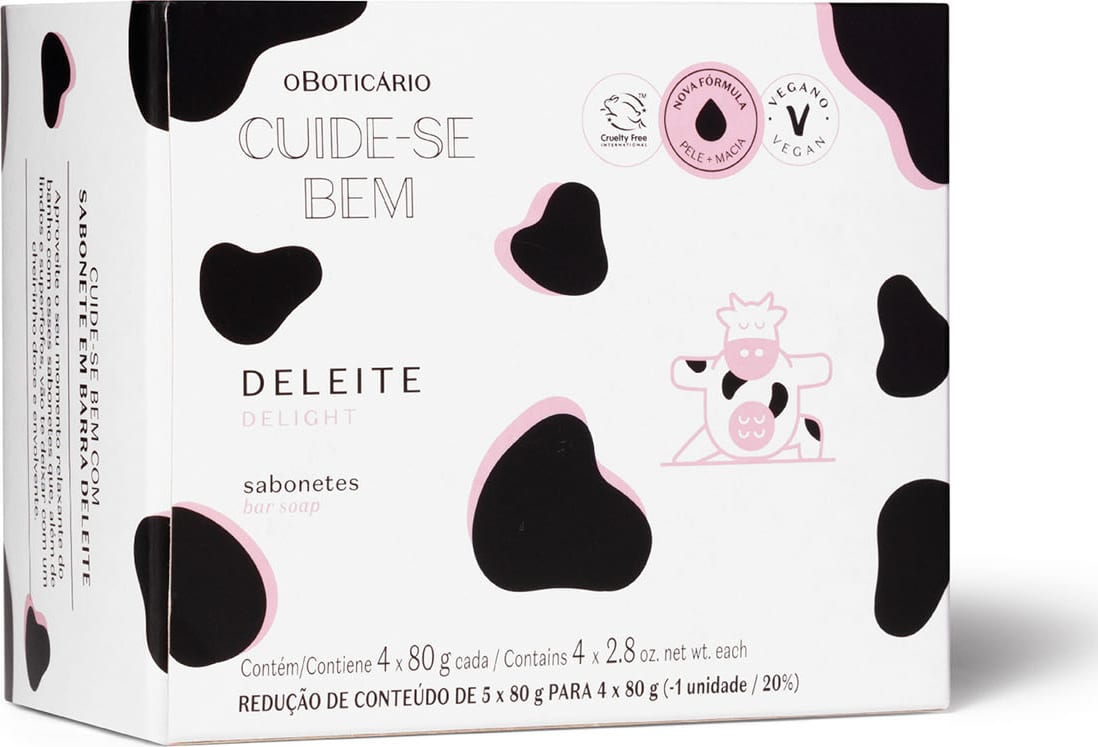 Imagem de caixa branca com manchas pretas e rosa com ilustração de vaca, contendo quatro sabonetes em formato ovalado da marca Cuide-se Bem Deleite.