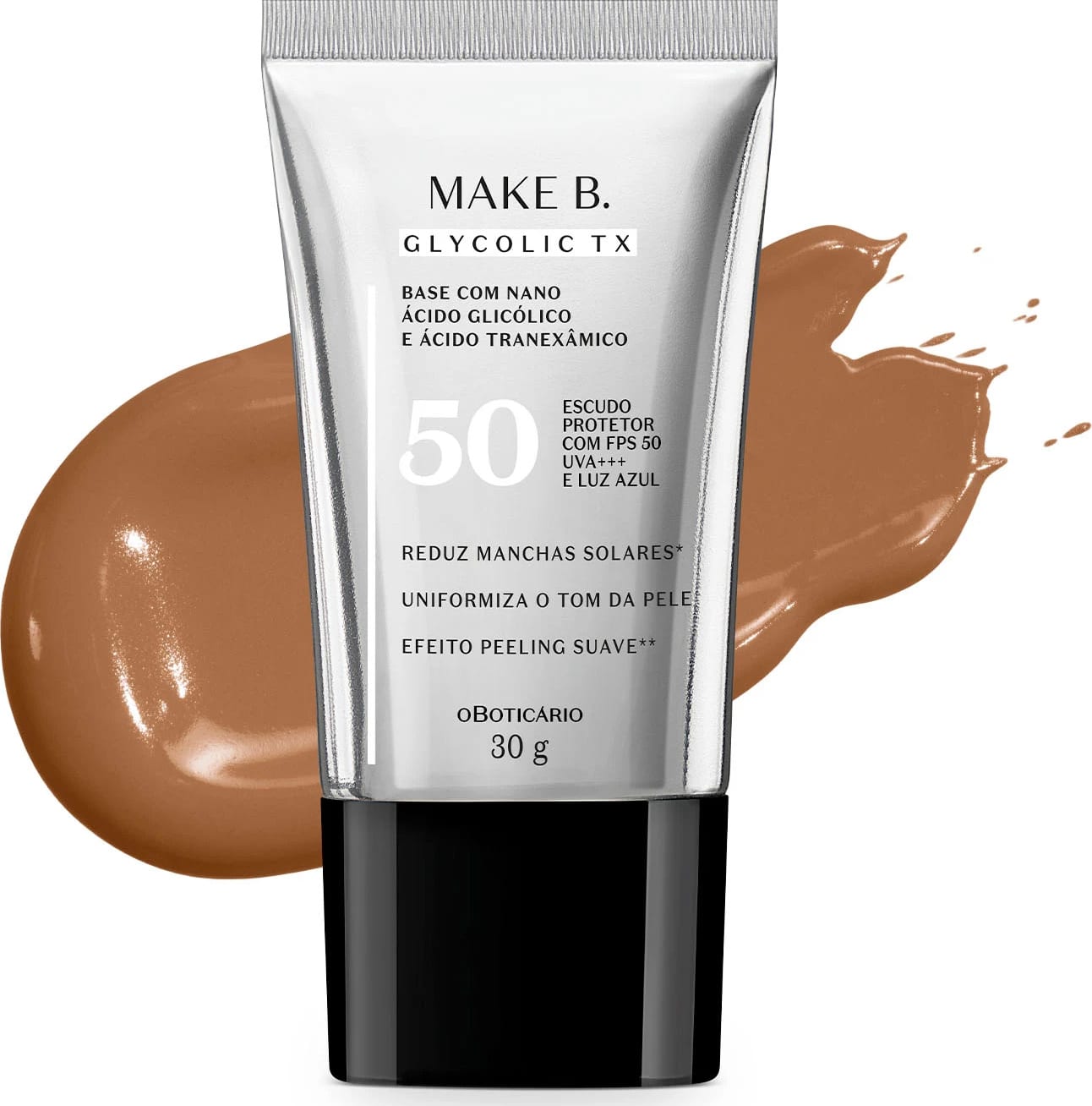 A imagem mostra um tubo de base líquida Make B. Glycolic TX. Ele é prateado, possui tampa preta e informações em letras pretas. Atrás da embalagem está a textura do produto, mostrando sua intensidade e a real cor da base.