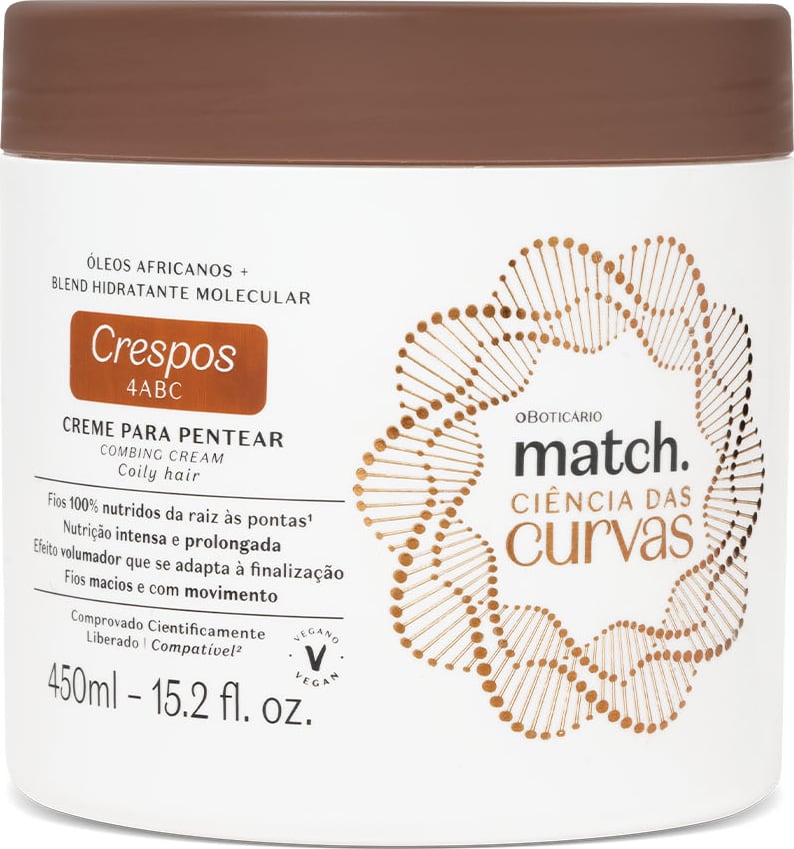 Imagem de um pote branco com tampa marrom contendo creme para pentear da linha Match. Ciência das Curvas Crespos, com informações sobre os ingredientes e benefícios do produto.