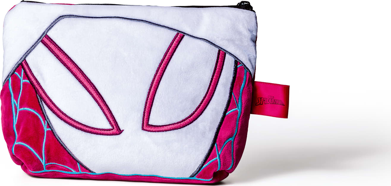 Bolsa de cosméticos com detalhes em vermelho, azul e branco, simulando uma máscara do Spider Gwen, com foco nos olhos brancos e nas linhas que simulam teias de aranha na cor azul sobre base vermelha. O nécessaire tem formato retangular e zíper.