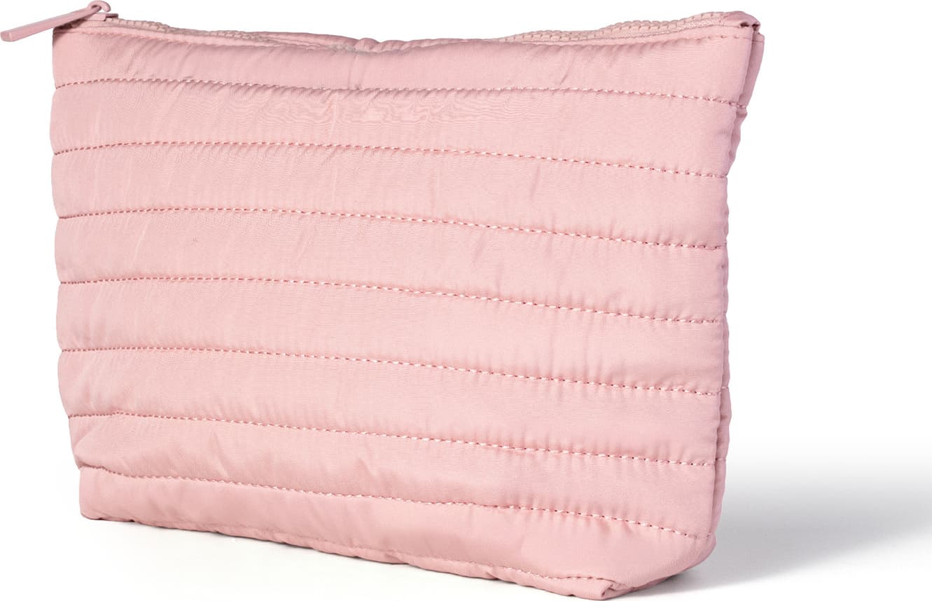 Nécessaire rosa claro acolchoado com estética puffer e zíper vista angularmente.