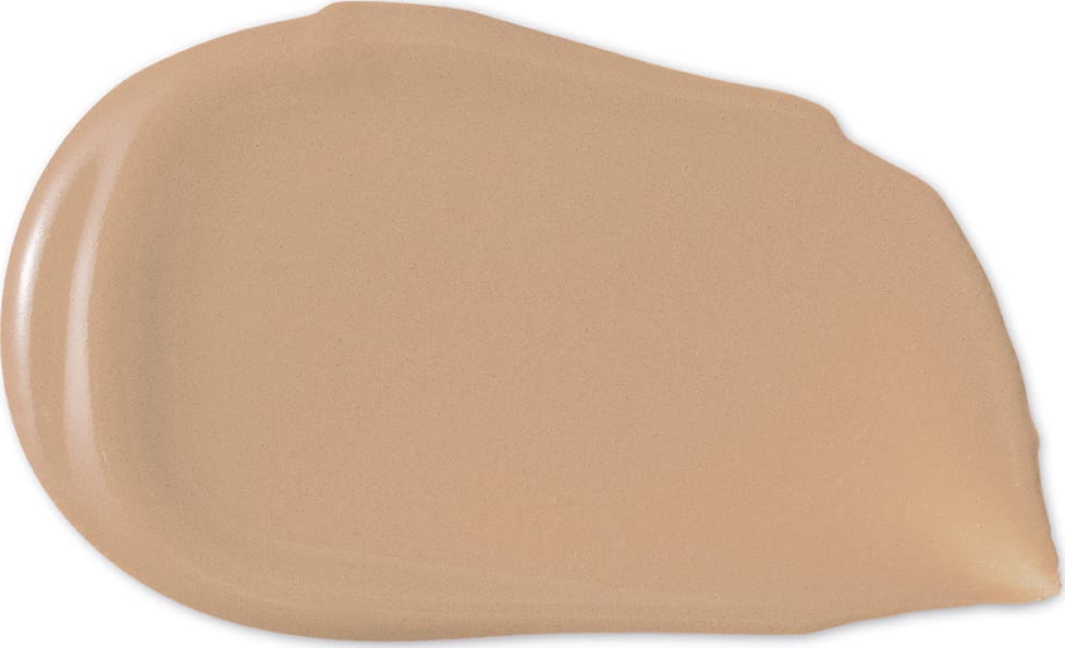 A textura do produto de beleza apresenta uma aparência cremosa e suave, com uma coloração bege clara e uniforme, sugerindo uma consistência macia e agradável ao toque.