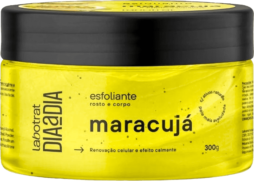 O produto exibido é um esfoliante corporal da marca Labotrat, com embalagem em formato de pote preto com tampa. A embalagem possui uma etiqueta amarela com o nome do produto "maracuja" e informações sobre sua função de renovação celular e efeito calmante.