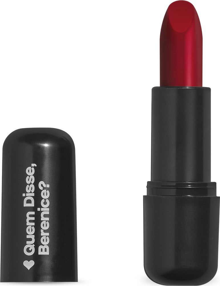 Batom de cor vermelho fechado em embalagem preta com logotipo da marca Quem Disse, Berenice? em destaque. O batom está aberto, exibindo a bala na cor do produto.