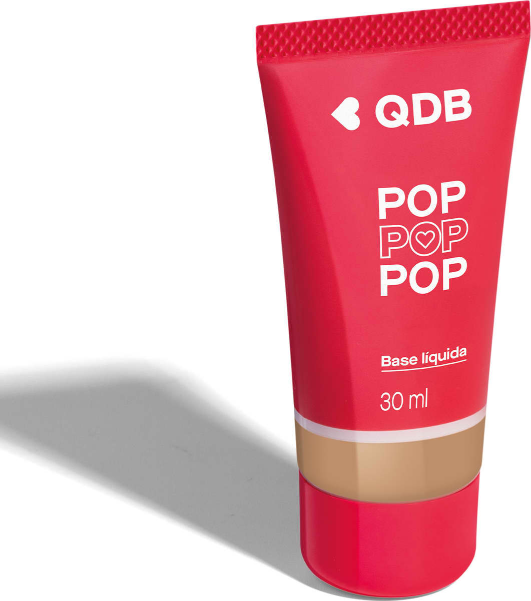 Imagem da base líquida soft matte da marca POP Quem Disse, Berenice? na cor 210Q, em tubo rosa com parte transparente, mostrando a tonalidade do produto, e rótulo com letras brancas. O fundo da imagem é branco com sombreado.