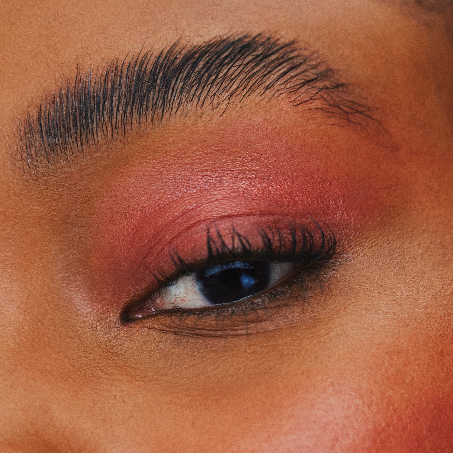 Parte do rosto feminino destacando os olhos com o blush jelly Pink Toda Fresh Quem Disse, Berenice?