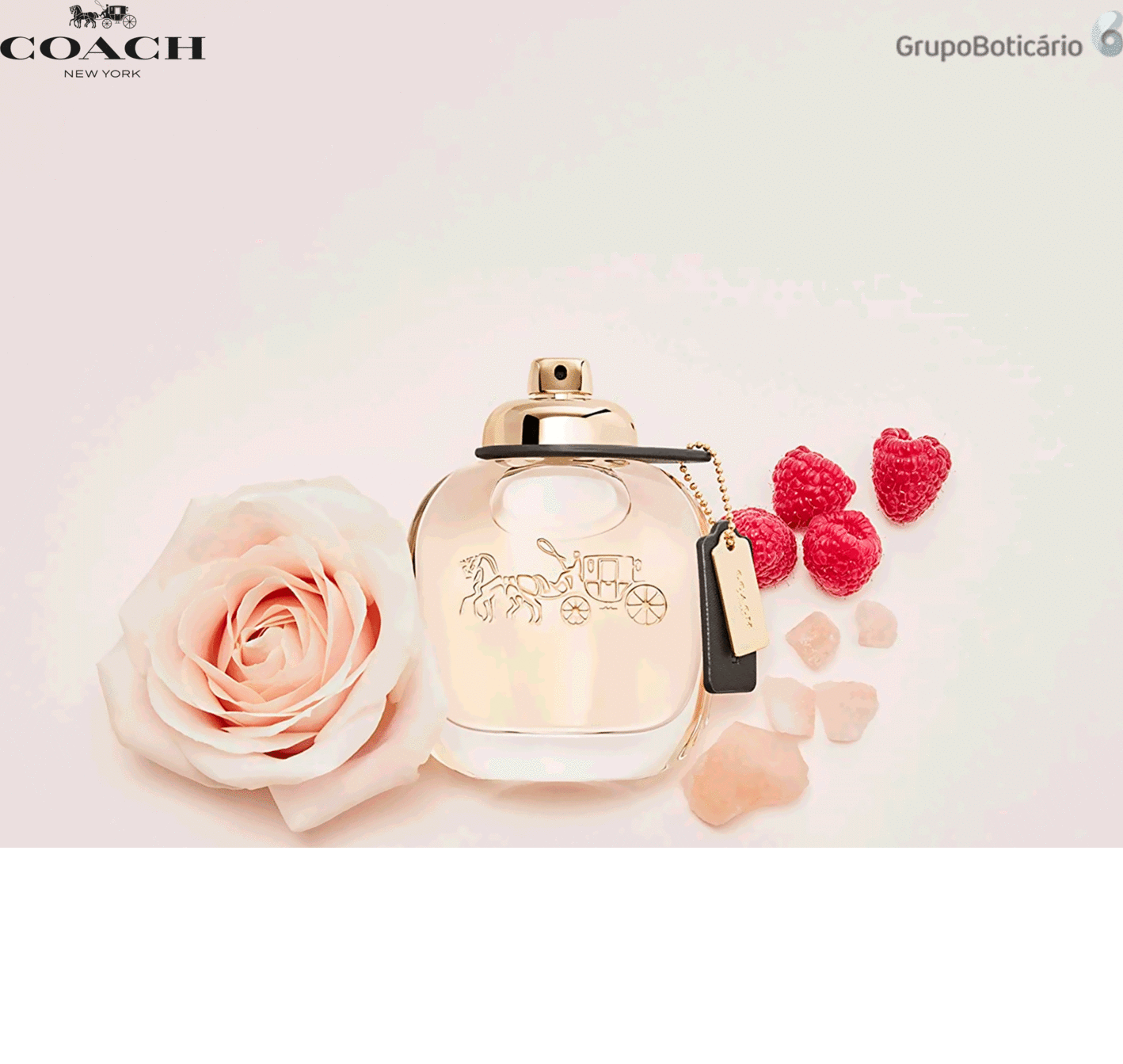 Perfume cercado por framboesas e uma rosa cor de pêssego grande. As cores predominantes são dourado, vermelho, rosa e tons pêssego.