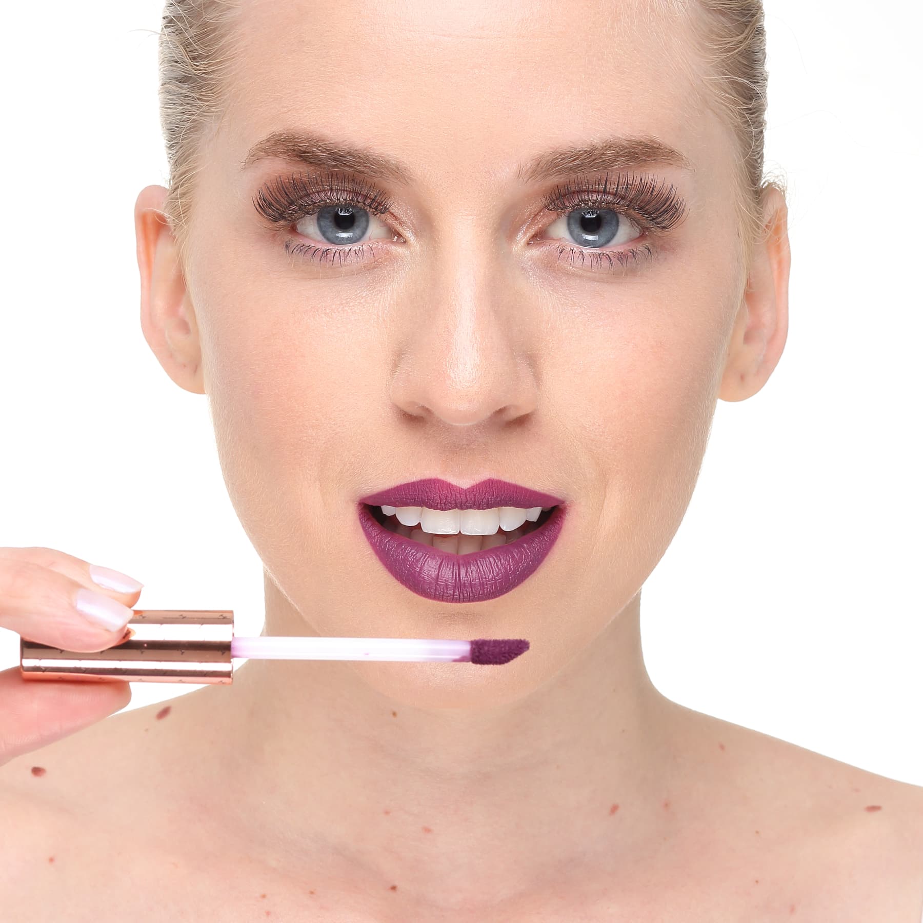 Hot MakeUp Kiss Me More KL12 The Party - Batom Líquido Matte 2,2g