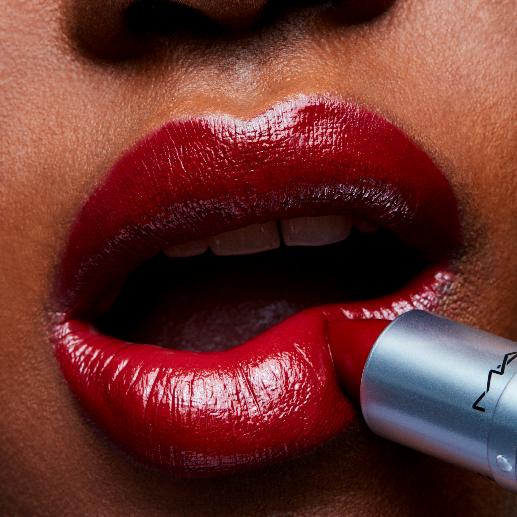 M·A·C Amplified Lipstick Dubonnet - Batom Cremoso 3g