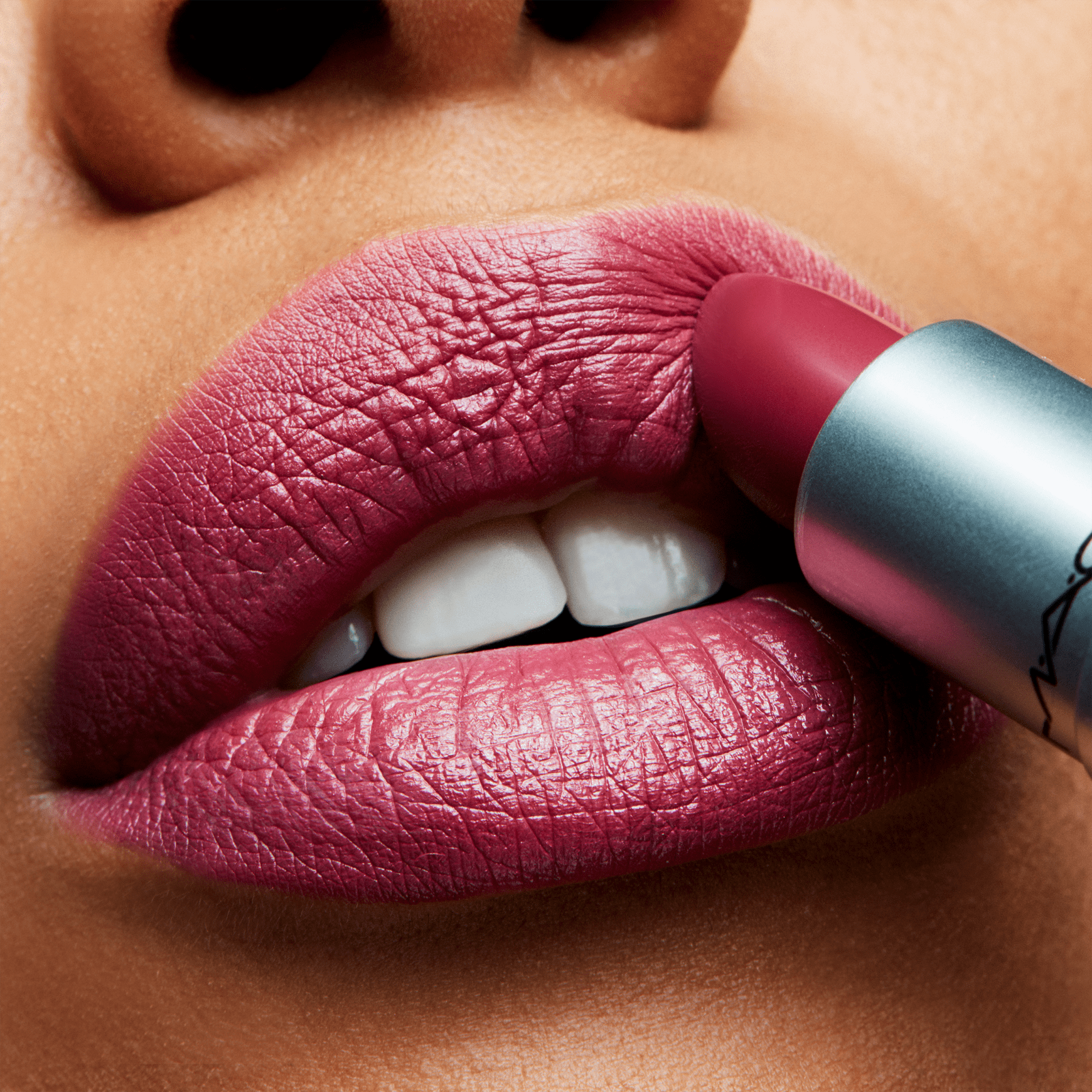 M·A·C Satin Lipstick Captive - Batom Cremoso 3g