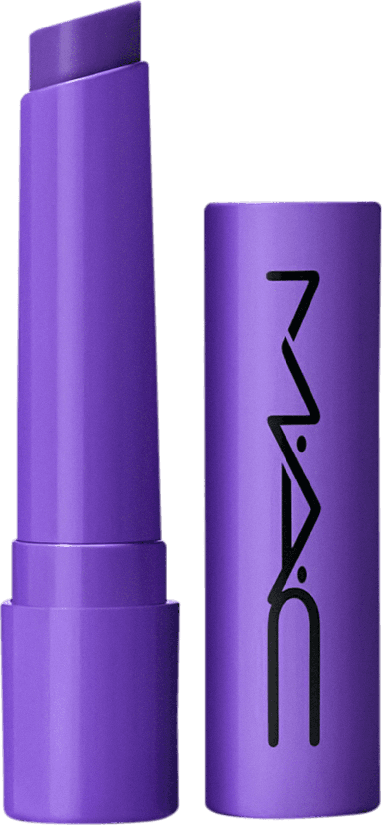 A imagem mostra uma embalagem de balm labial, cilíndrica, toda roxa, com a tampa ao lado, também toda roxa com a logo da marca MAC, escrito em preto. Tem um pouco do balm, também roxo, à mostra.