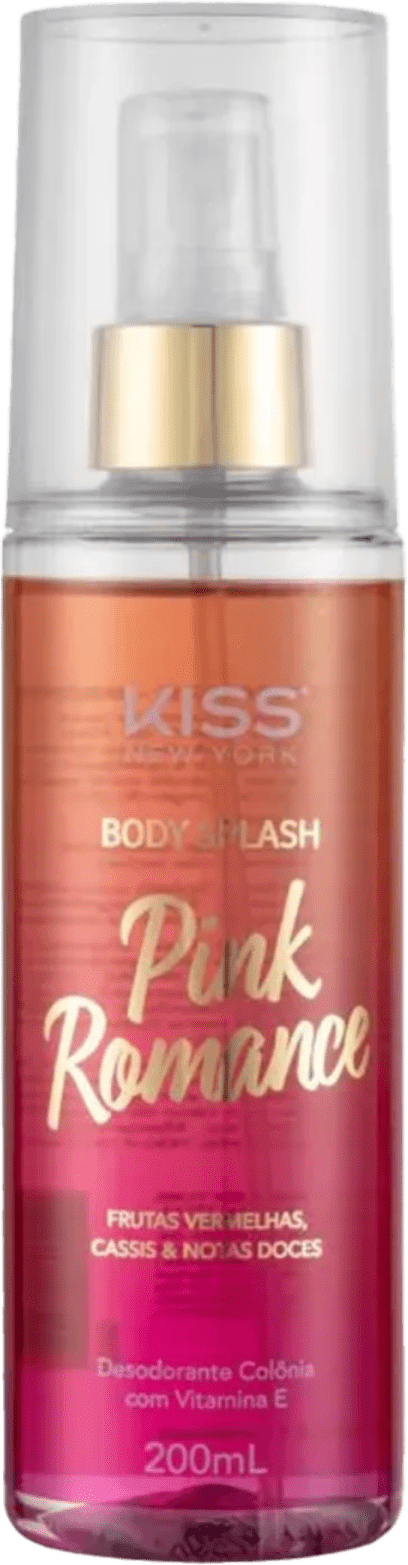 A imagem mostra o Body Splash em uma embalagem com cores rosa, laranja e dourado, apresentando o logotipo Kiss New York. A tampa é transparente e traz um detalhe dourado na válvula spray.