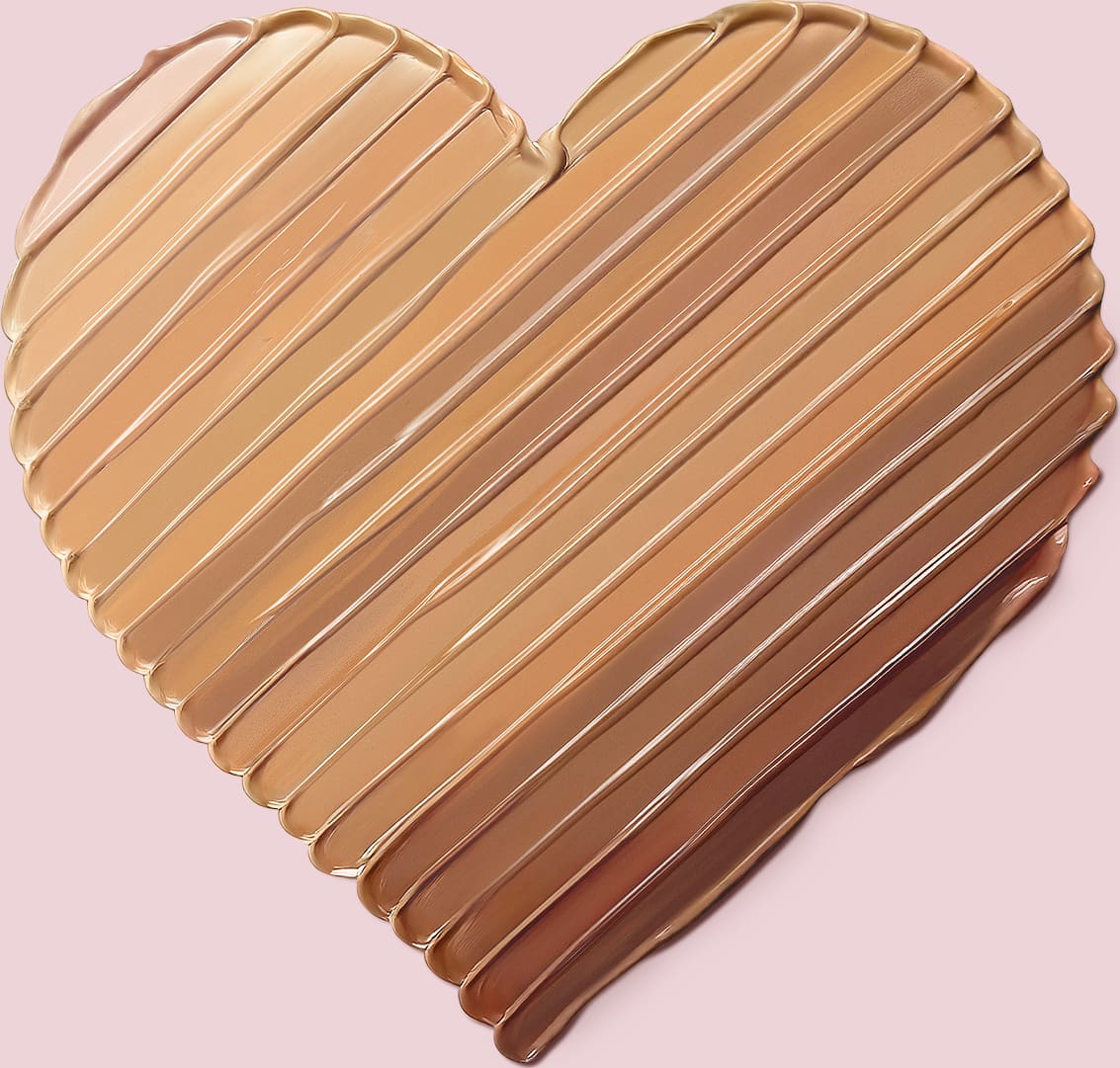 O produto apresentado na imagem é um coração com listras diagonais em relevo feitos com as cores da base. O coração está posicionado sobre um fundo rosa claro, criando um contraste elegante e sofisticado.