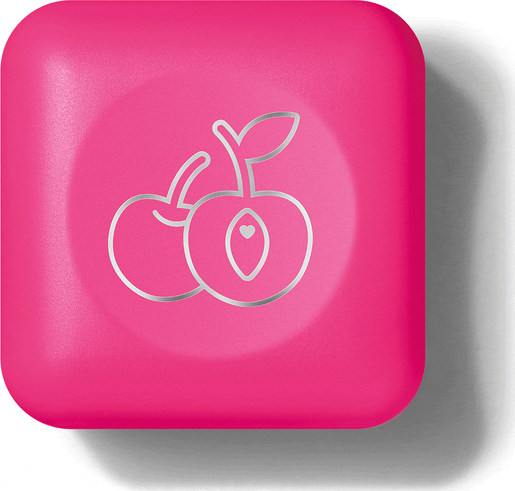 A imagem mostra um gif do hidratante labial Quem Disse, Berenice? Cuide-se Bem Cereja Livre o Boticário, mostrando com e sem tampa para apresentar a cor vinho do produto.