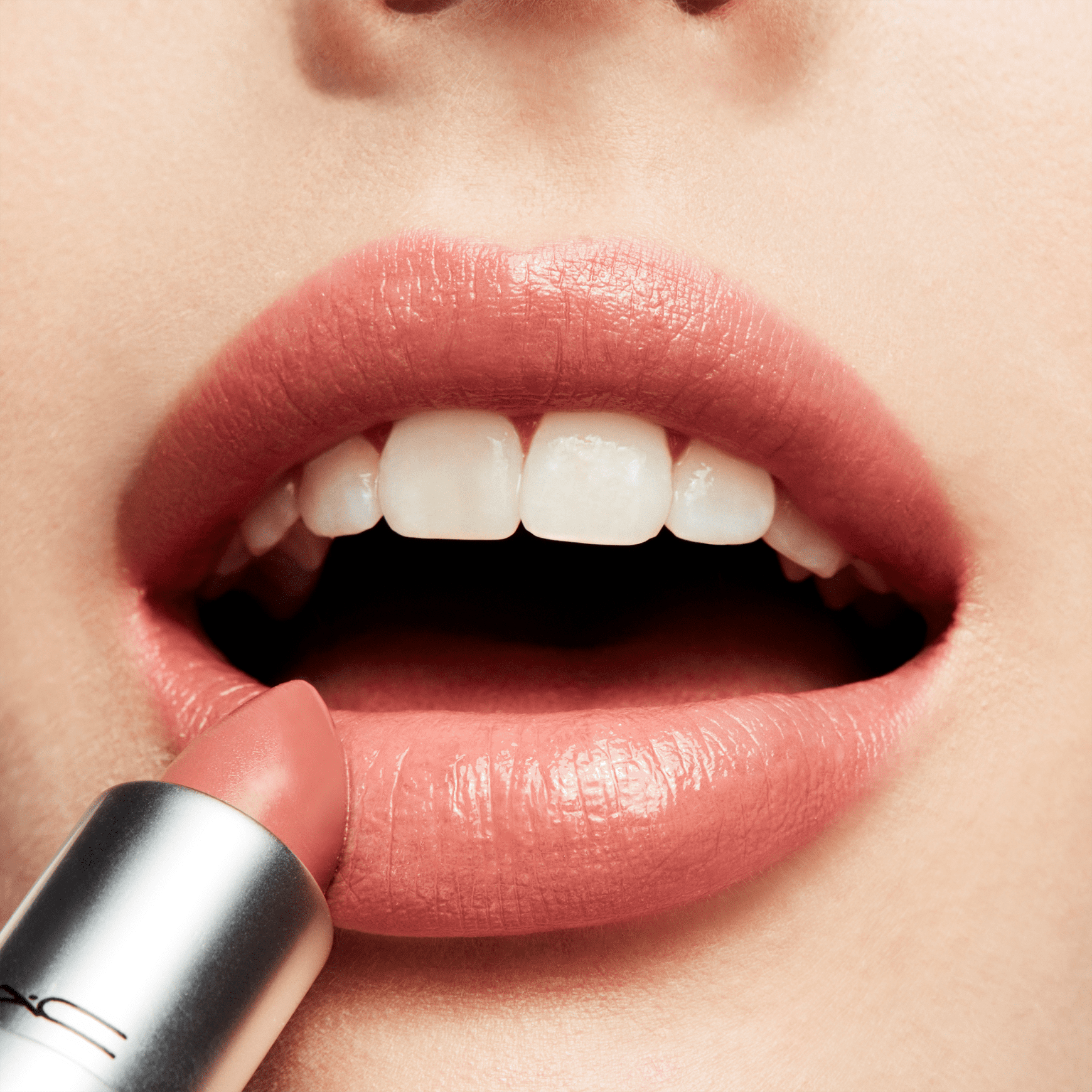 M·A·C Lustre Lipstick Hug Me - Batom Cintilante 3g