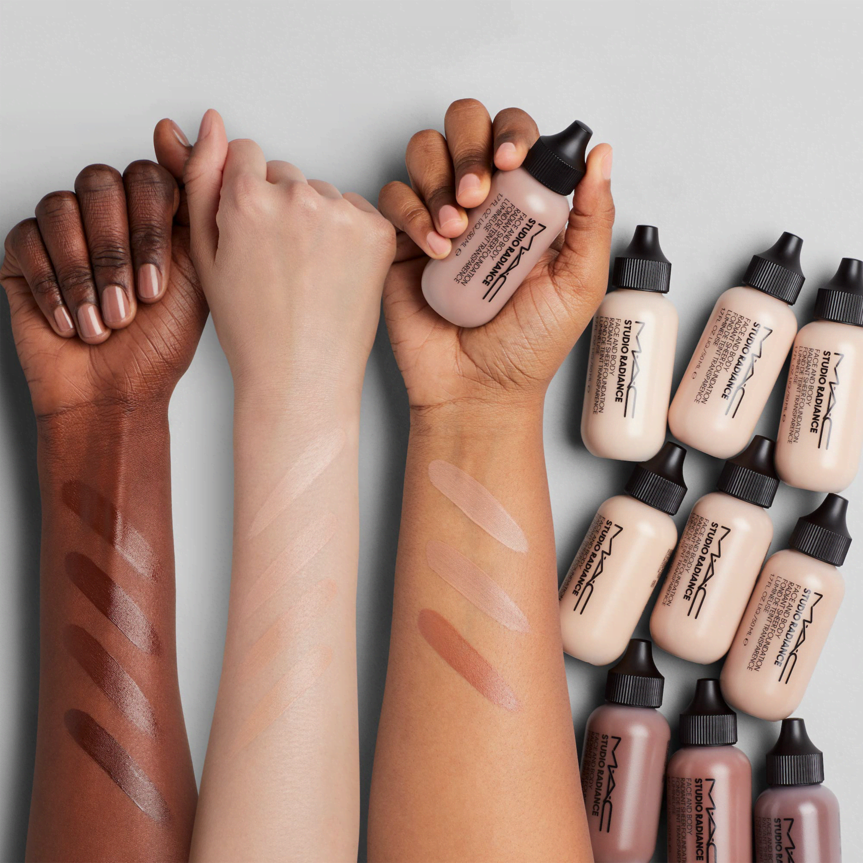 Base M·A·C Studio Radiance Face & Body Beleza na 