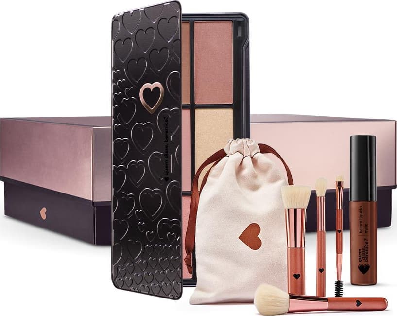 Kit Paleta Adoro Celebrar + Conjunto Pincéis Metal Bronze + Batom Líquido Mate Chocolili + Caixa Cubo G
