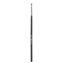 Sigma Beauty E06 Winged Liner - Pincel Delineador