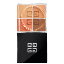 A imagem mostra o pó solto de Givenchy. É uma caixa preta elegante, com o logotipo da marca em relevo na tampa superior. A caixa é retangular e possui uma base transparente de acrílico que permite ver as cores quentes.