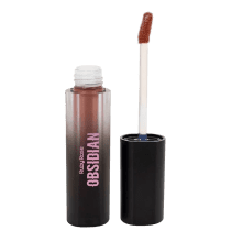 Batom líquido Ruby Rose na cor roxa, em frasco preto opaco. Ao lado, está o aplicador do batom com haste branca.