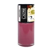 Frasco de esmalte de unha da marca Lacre Cosméticos, com embalagem preta e rótulo branco. A cor predominante do esmalte é um tom de rosa escuro.
